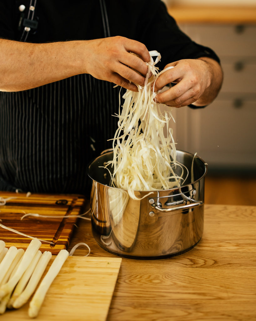 Spargelschalen fuer Spargelsuppe