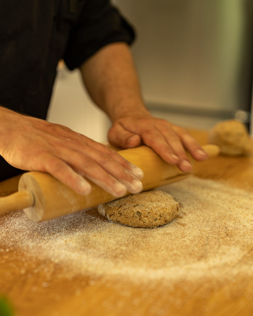 Knäckebrotteig ausrollen