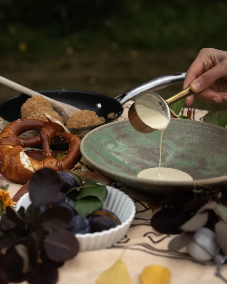 Zwetschgenknoedel Rezept klassische Vanillesauce