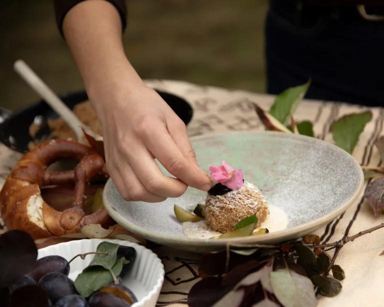 zwetschgenknoedel rezept knoedel anrichten und dekorieren