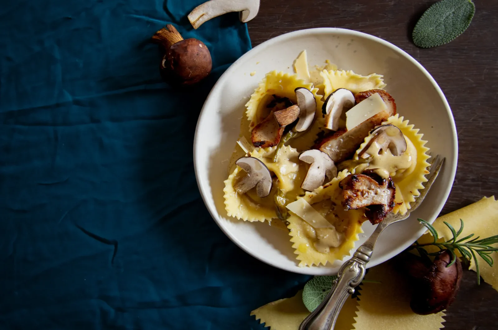 Steinpilz-Tortelloni mit Nussbutterschaum
